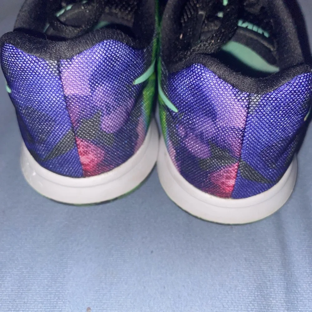 Nike Black and Blue Women’s Athletic Shoes Size 6